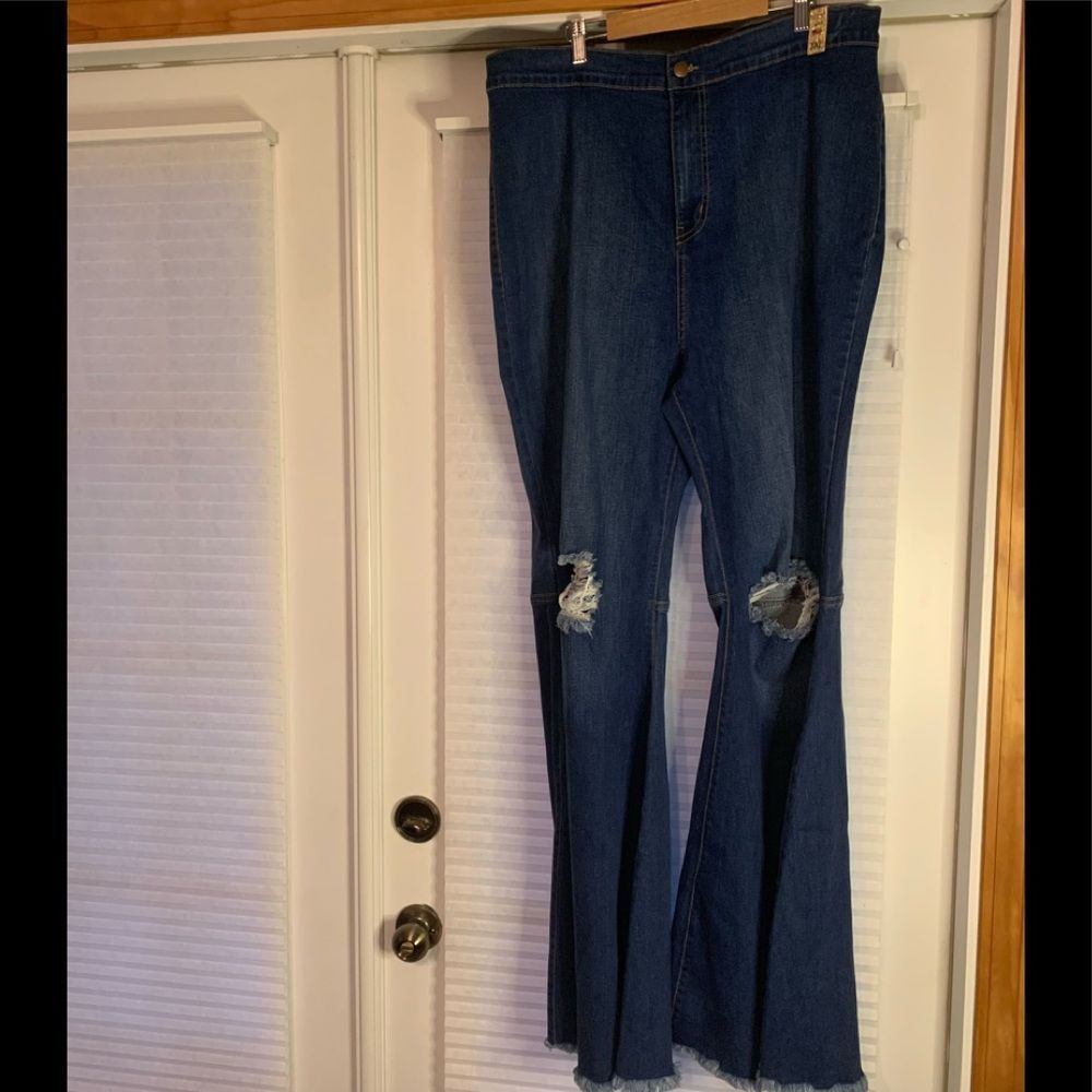 Vibrant Ripped Knee Bell Bottom Jeans 3X USA New - Picture 1 of 4